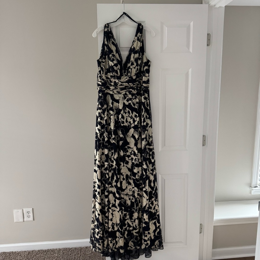 Betsy Adam Formal Maxi Dress - Picture 3 of 6